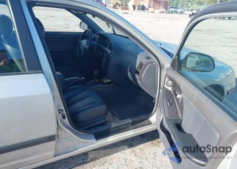 2002 Hyundai Elantra Gls/Gt from USA, damaged, VIN KMHDN55D22U064091